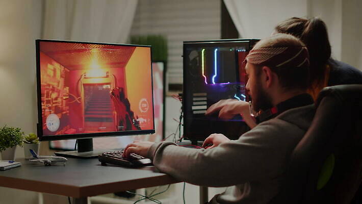 직업 커플 놀이 사람없음 그래픽 컴퓨터 디지털 스크린 헤드폰 어둠 경쟁 흐름 게임 키보드 네트워크 발사 사이버 집중 슛 사수 온라인 동영상 게이머 비디오게임 토너먼트 플레이어 가상 네트워킹 크리에이터 4K MOV 해외동영상 클립영상 음향기기 컨셉 관계 전자제품 파일형식 1인미디어