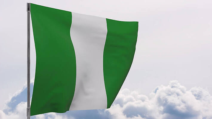 배너 물결 백그라운드 하늘 바람 사람없음 파란색 흰색 깃발 깃대 봉 애국심 나이지리아 전국 4K MOV 해외동영상 클립영상 자연요소 컬러 날씨 동영상 파일형식 서아프리카