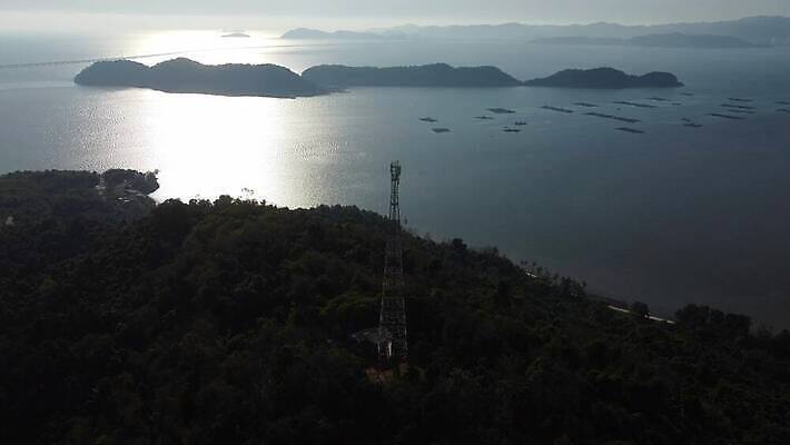 실루엣 산업 파도 통신 하늘 세포 안테나 사람없음 스마트폰 글로벌 햇빛 탑 금속 디지털 일몰 인공위성 네트워크 저녁 라디오 신호 방송 전염 송신기 철강 셀룰러 4K MP4 해외동영상 클립영상 건축물 바다 재질 촬영기법 전자제품 핸드폰 스마트기기 태양 노을 질병 야간 감염 동영상 파일형식