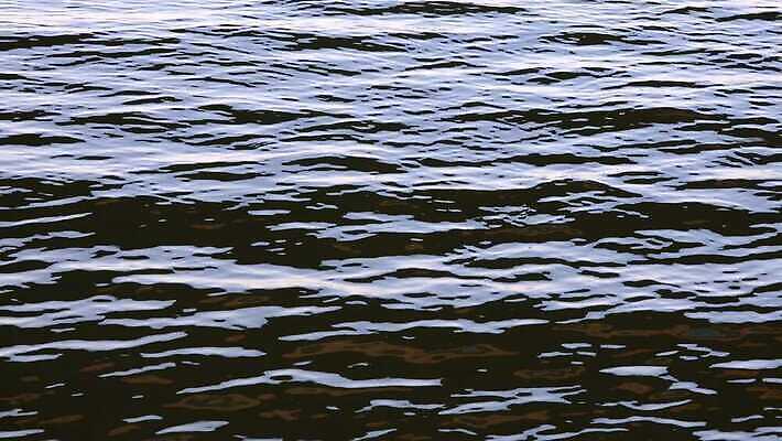 파도 바다 백그라운드 패턴 자연 표면 사람없음 파란색 빛 햇빛 태양 반사 맑음 침묵 젖음 개울 수면 소프트포커스 질감 보케 내추럴 블러 4K MP4 해외동영상 클립영상 자연요소 컬러 무늬 날씨 촬영기법 물 강 소리 생태계 동영상 파일형식