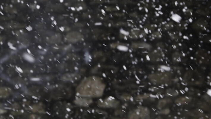 벽 겨울 날씨 영국 잉글랜드 사람없음 야외 물 추위 바위 경계선 눈보라 콘월 MOV 해외동영상 클립영상 자연요소 계절 유럽 선 눈_날씨 돌_바위 경계 동영상 파일형식