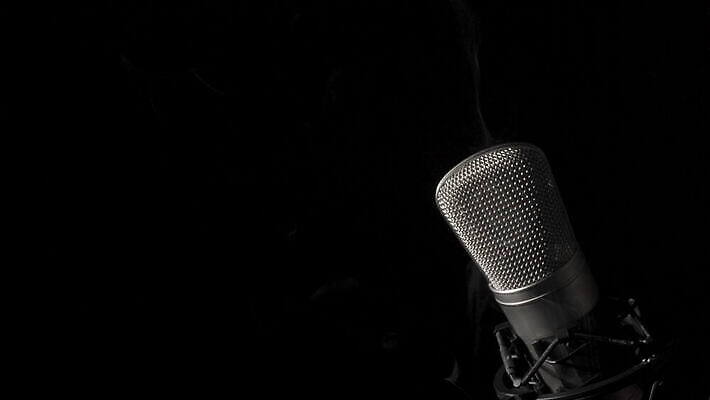 직업 실루엣 음악 백그라운드 노래 통신 불 실내 그림자 서기 사람없음 옆모습 전자제품 빛 금속 어둠 소리 장비 튀김 수확 기구 뜨거움 클래식 연기 은색 볼륨 마이크 오브젝트 면접 라디오 복고 오디오 문학 방송 목소리 노래방 깨짐 뮤지컬 스타일 4K MOV 해외동영상 클립영상 자연요소 음식 뷰포인트 컬러 음향기기 컨셉 농업 비즈니스 모션 재질 문화예술 촬영기법 내부 동영상 파일형식