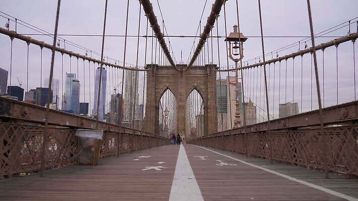 여행 건축양식 사람 사람없음 건물 도시풍경 고층빌딩 미국 도시 도심 뉴욕 스카이라인 갸우뚱 맨해튼 랜드마크 브루클린 4K 틸트업 MOV 해외동영상 클립영상 건축물 건축 북아메리카 모션 촬영기법 풍경 빌딩 동영상 파일형식