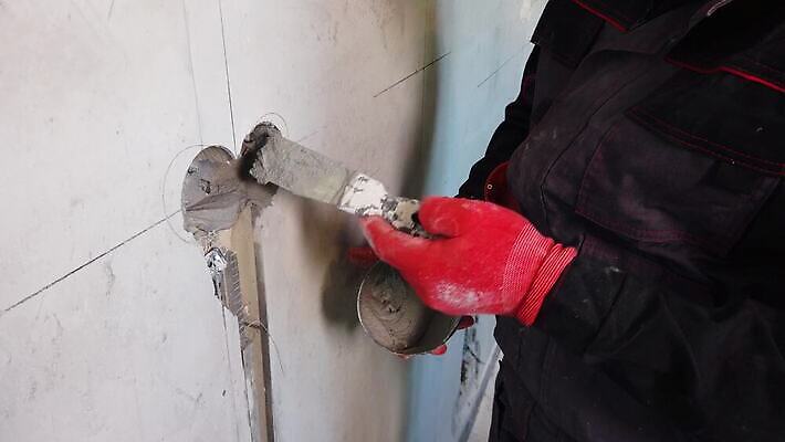 직업 손 산업 벽 무늬 노동자 주택 실내 한명 건물 컵 빨간색 상자 힘 장비 회색 과학기술 공구 구멍 수리 콘센트 플라스틱 지루함 준비 잭 수공예 복원 삽입 설치 업그레이드 전압 콘크리트 프로젝트 배선 4K MOV 해외동영상 클립영상 1 식기 건축물 감정 컬러 재질 기술 사람 내부 신체부위 한자 도구 공예 동영상 파일형식