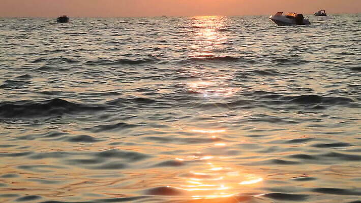 실루엣 파도 바다 여행 백그라운드 오렌지 자연 하늘 휴가 휴식 사람없음 빨간색 물 빛 모래사장 햇빛 태양 노란색 일출 맑음 황혼 일몰 새벽 낭만 광선 서핑 황금 하와이 공상 스카이라인 내추럴 파라다이스 하와이인 수평선 MOV 해외동영상 클립영상 자연요소 외국인 컬러 컨셉 과일 날씨 촬영기법 노을 미국 수상스포츠 생태계 동영상 파일형식