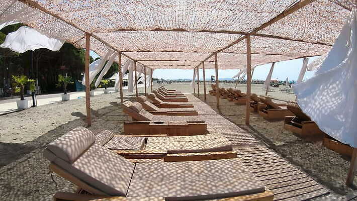 구름 라이프스타일 모래 바다 여행 결혼 자연 하늘 아침 바람 휴가 휴식 텐트 풍경 이벤트 사람없음 목재 물 여름 파란색 태양 노란색 덮개 흰색 축하 커튼 우아함 불기 천 휴양지 천막 헛간 가림막 차양 4K MOV 해외동영상 슬로모션 클립영상 주간 자연요소 나무 계절 컬러 컨셉 재료 모션 날씨 촬영기법 캠핑도구 생활 장소 뚜껑 직물 생태계 저장고 동영상 파일형식