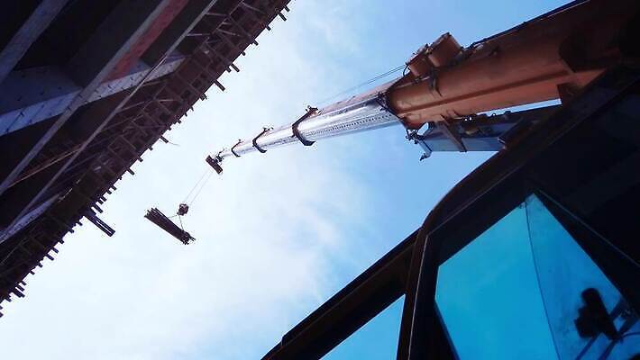 산업 밧줄 자동차 하늘 모바일 안전 사람없음 건물 파란색 기계 활발 장비 건설현장 화물 도시 큼 땅 기중기 리프트 마차 짐차 무거움 개발 디젤 리프팅 신발장 용량 힘찬 4K MP4 해외동영상 클립영상 건축물 줄 육상교통 교통수단 컬러 컨셉 건설업 운송업 중장비 무게 크기 동영상 파일형식