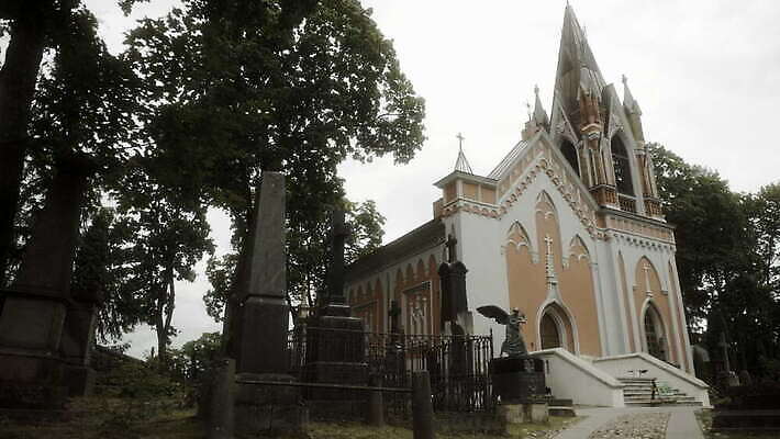 나무 유럽 십자가 스웨덴 사람없음 할로윈 죽음 무덤 잡기 유령 무서움 땅 비석 묘사 러시아 신성 10월 깊이 리투아니아 소비에트 장례식 오싹 4K MOV 해외동영상 클립영상 식물 감정 나라 모션 북유럽 날짜 동영상 파일형식