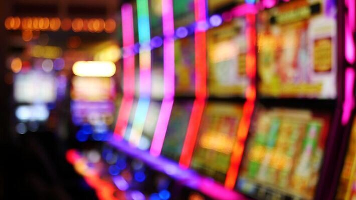 상징 놀이 추상 전등 종류 경사 사람없음 반짝임 미국 황금 도박 소프트포커스 위험 제비꽃 상패 심볼 카지노 하이테크 룰렛 빛망울 광 잭팟 카피스페이스 4K MP4 해외동영상 클립영상 꽃 컨셉 북아메리카 무늬 모션 조명 기술 촬영기법 빛 공백 게임 상_우승 동영상 파일형식