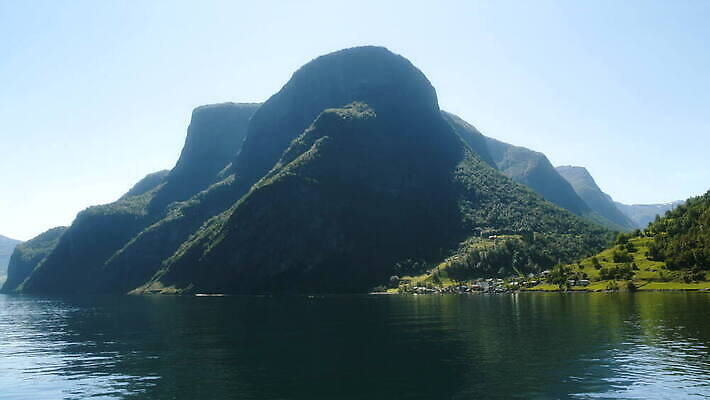 나무 여행 자연 산 노르웨이 사람없음 강 마을 보트 숲 언덕 북쪽 스칸디나비아 피오르 4K MOV 해외동영상 클립영상 식물 유럽 배_교통 방향 생태계 지형 동영상 파일형식