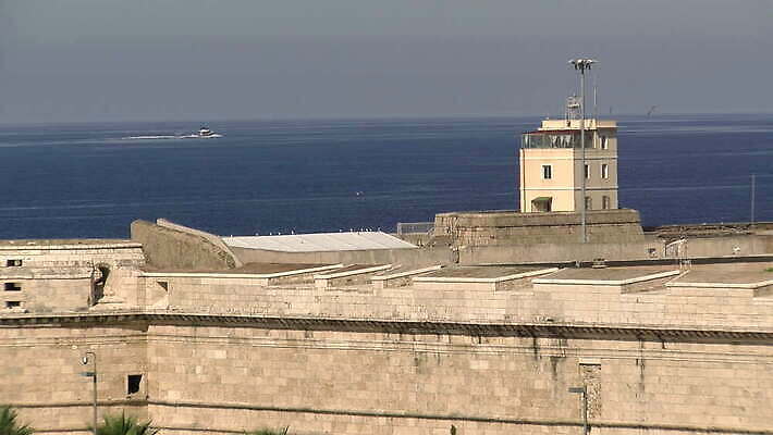 산업 바다 여행 교통시설 항해 사람없음 건물 물 여름 도시풍경 여행객 항구 이탈리아 화물 도시 만 보트 중세 역사 크루즈 로마 지중해 상업 포트 천연기념물 나루 4K MOV 해외동영상 클립영상 자연요소 건축물 계절 유럽 교통 배_교통 사람 풍경 운송업 시설 동영상 파일형식