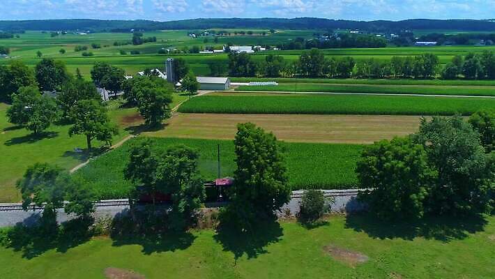 산업 교통시설 안테나 사람없음 세로 빛 금속 검은색 힘 기계 기찻길 운전 기차 골동품 화물 시골 운전사 연기 수증기 철 묘사 박물관 상업 무거움 엔진 드론 서쪽 선로 철강 4K MOV 해외동영상 클립영상 직업 육상교통 컬러 교통 통신 모션 재질 대중교통 운송업 무게 방향 시설 동영상 파일형식