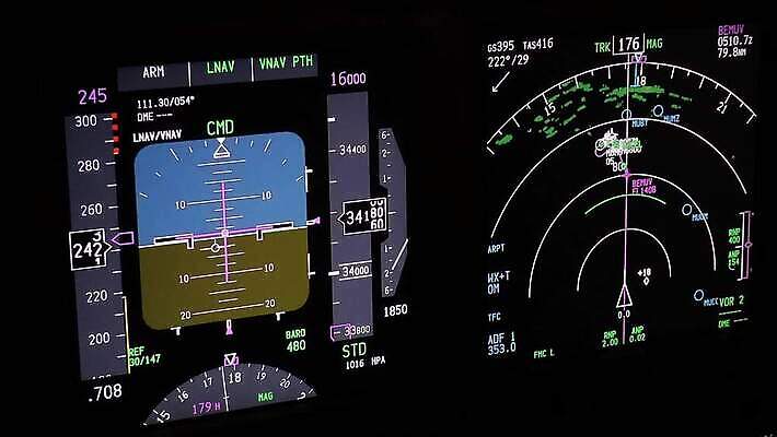 디자인 여행 교통시설 비행기 직장 사람없음 전자제품 컴퓨터 디지털 스크린 모니터 장비 과학기술 정보 기구 판넬 고급 지시 파일럿 고도 항공 속도 상업 제트기 네비게이션 대패 레이더 루트 베어링 자동화 제목 제어 MP4 해외동영상 클립영상 직업 교통 컨셉 회사 항공교통 모션 대중교통 기술 시설 동영상 파일형식