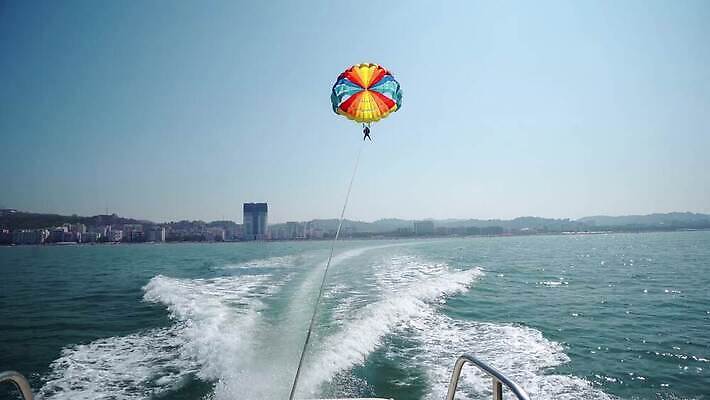 커플 스포츠 바다 포즈 휴가 항해 매달리기 사람없음 여행객 비행 수상스포츠 보트 당기기 흥분 낙하산 스카이라인 알바니아 플로리다 4K MP4 해외동영상 클립영상 감정 배_교통 관계 모션 사람 미국 동영상 파일형식 남유럽