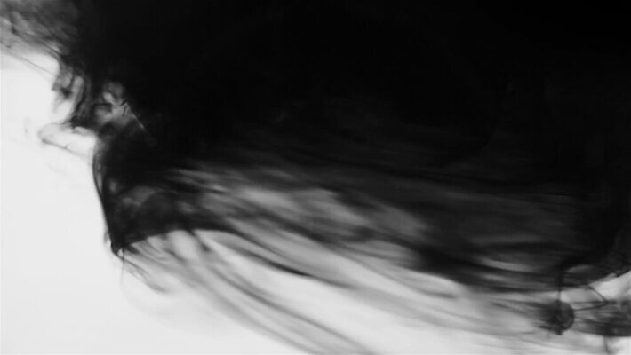 모양 구름 종이 컬러 백그라운드 추상 수채화 잉크 미술 사람없음 물 컬러풀 뷰티 검은색 페인트 펼침 젖음 흐름 흰색 방울 물방울 붓 점 얼룩 원형 투명 액체 떨어짐 혼합 유기농 질감 분무기 쏟아짐 고립 그런지 화학물질 스플래쉬 효과 유체 화면전환 MOV 해외동영상 클립영상 자연요소 도형 웰빙 컨셉 무늬 모션 문화예술 장식 화학 동영상 파일형식