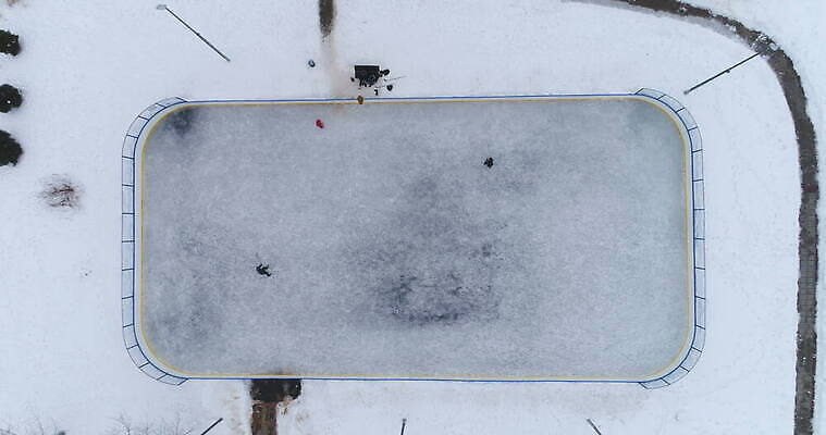 공원 스포츠 2 겨울 안테나 건강 사람 사람없음 야외 얼음 경기장 스케이트 도시 정상 놀이터 발사 상승 하키 항공촬영 드론 아마추어 퍽 4K MOV 해외동영상 클립영상 자연요소 계절 공공시설 스포츠용품 뷰포인트 컨셉 통신 스포츠시설 놀이 구기 동영상 하키용품 파일형식