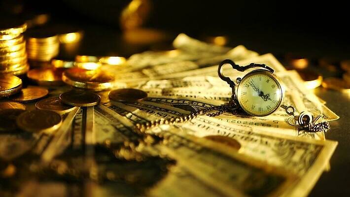 종이 시계 백그라운드 컨셉 지폐 돈 비즈니스 사람없음 금융 경제 쌓기 달러 동전 쪽지 미국 저축 성장 흰색 기둥 시간 시장 재산 황금 결과 은퇴 심볼 손목시계 투자 이익 계산서 빚 계좌 관심 센트 수입 예산 투자자 MOV 해외동영상 클립영상 건축 컬러 북아메리카 장신구 모션 동영상 파일형식