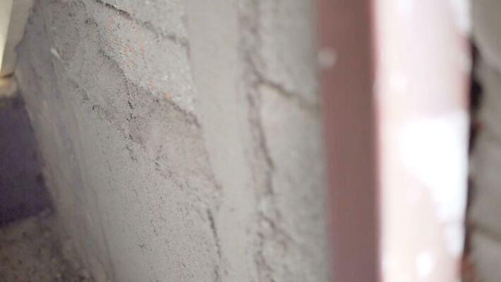 직업 손 디자인 산업 벽 백그라운드 모션 표면 노동자 주택 실내 손잡이 사람없음 내부 건물 장비 덮개 공구 업무 칼날 수리 혼합 모종삽 시멘트 느림 건축업자 계약자 공예가 마무리 미장 석고 업그레이드 재주꾼 조작 콘크리트 신청 4K MOV 해외동영상 슬로모션 클립영상 건축물 건축 촬영기법 신체부위 뚜껑 도구 작업 삽 계약 동영상 파일형식