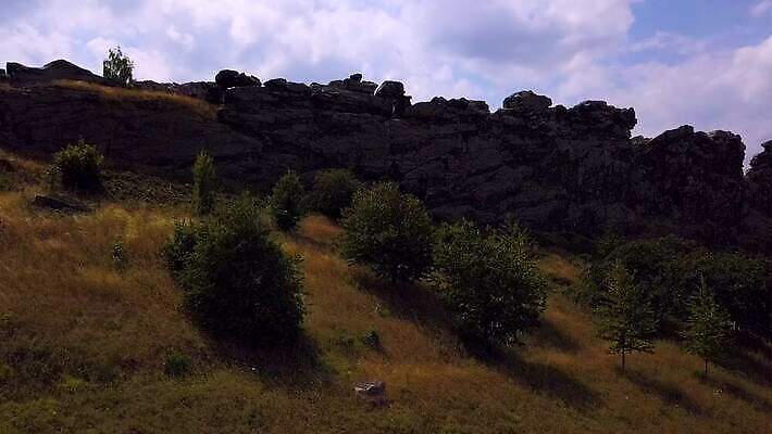 구름 공원 유럽 벽 여행 백그라운드 밭 자국 자연 하늘 산 독일 풍경 사람없음 야외 여름 파란색 컬러풀 하이킹 바위 역사 악마 부식 사암 내추럴 랜드마크 옛날 4K MOV 해외동영상 클립영상 자연요소 계절 공공시설 나라 컬러 농업 레저 돌_바위 생태계 동영상 파일형식