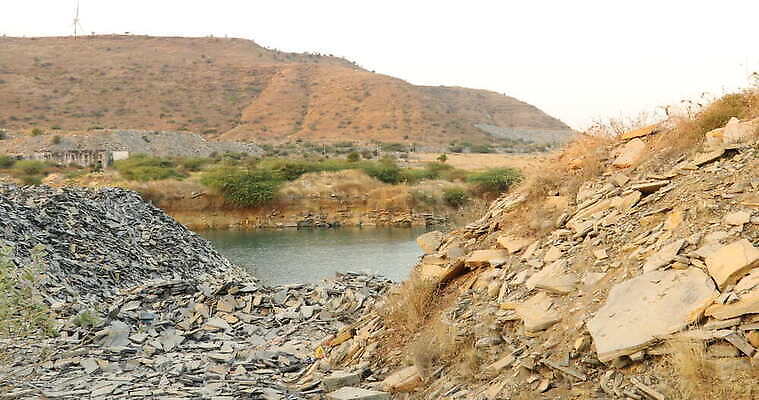 모양 디자인 컬러 조각 과학 백그라운드 패턴 자연 산 사람없음 장식 물 갈색 마을 금속 수확 연못 거친 동굴 크리스탈 광석 보석 철 발굴 질감 꼬리 날것 대리석 다이아몬드 치수 깊이 지질학 호러 화강암 니켈 4K MOV 해외동영상 클립영상 자연요소 교육 무늬 농업 재료 재질 암석 원소 생태계 공포 동영상 파일형식