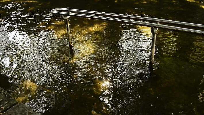 난간 독일 건강 사람없음 물 강 약 맑음 약재 예방 일반 다뉴브강 설치 HD MOV 해외동영상 클립영상 자연요소 유럽 의학 날씨 동영상 파일형식