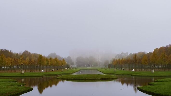 공원 유럽 호수 컬러 여행 건축양식 자연 하늘 독일 파노라마 사람없음 건물 물 파란색 뷰티 노란색 탑 정원 궁전 낭만 안개 역사 우아함 랜드마크 옛날 4K 타임랩스 MP4 해외동영상 클립영상 자연요소 건축물 공공시설 건축 나라 컨셉 고건축 날씨 촬영기법 생태계 동영상 파일형식