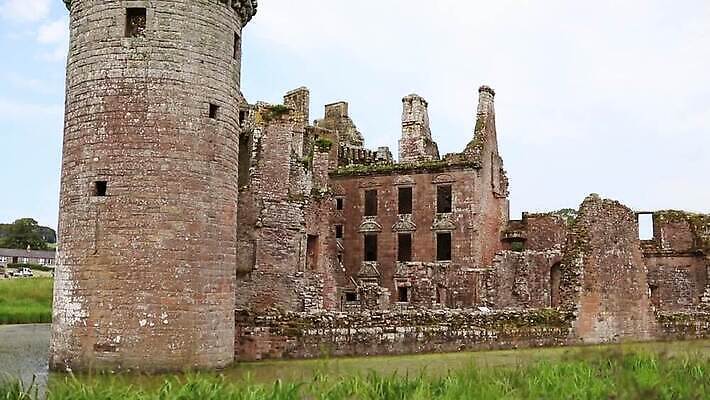 유럽 문화 벽 여행 건축양식 하늘 영국 잉글랜드 사람없음 야외 건물 목재 여행객 탑 수확 골동품 성 중세 역사 재산 오브젝트 폐허 군용 전쟁 대포 동영상 랜드마크 옛날 스코틀랜드 MOV 해외동영상 클립영상 나무 건축물 건축 나라 무기 농업 재료 군대 사람 금융 파일형식