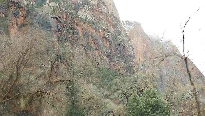도로 여행 겨울 자연 산 국립공원 경사 사람없음 빨간색 골짜기 미국 안개 황무지 혈액 분위기 떨어짐 인도인 돌산 산등성이 좁은 지역 애리조나 감탄 벌거벗은 석회암 시온산 오리지널 지질학 4K MP4 해외동영상 클립영상 외국인 계절 공원 교육 길 컬러 컨셉 북아메리카 교통시설 날씨 동양인 암석 생태계 동영상 파일형식