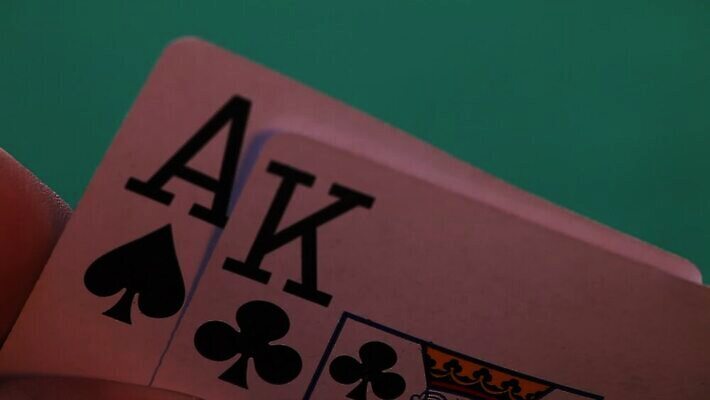 손 탁자 사람없음 초록색 우승 도박 왕 포커 승자 에이스 펠트 MOV 해외동영상 클립영상 컬러 가구 신체부위 게임 최고 트럼프 동영상 파일형식 천_직물