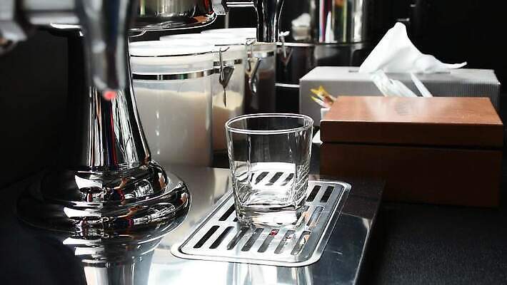 무기 음료 백그라운드 손가락 유리 딸기 건강 관리 사람 사람없음 빨간색 물 파티 식당 얼음 기계 주스 추위 알코올 신선 칵테일 바 오픈 고명 붓기 달콤 큼 시원함 계산대 가득함 클럽 상쾌 라임 언론 내추럴 냉각기 섞기 소다 유흥 MOV 해외동영상 클립영상 자연요소 손 감정 컬러 과일 모션 재질 주류 이벤트 상점 맛 크기 동영상 파일형식