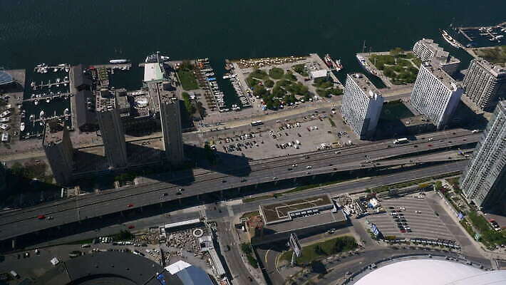 캐나다 북아메리카 건축양식 교통시설 자동차 아파트 사람없음 물 하이앵글 도시풍경 맑음 봄 도시 보트 고속도로 도심 콘도 토론토 4K MOV 해외동영상 클립영상 자연요소 계절 건축 도로 육상교통 뷰포인트 교통 배_교통 숙소 날씨 주택 아메리카 풍경 시설 동영상 파일형식