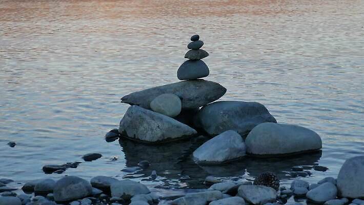 선 파도 요가 자연 추상 휴식 건강 동양인 사람없음 물 뷰티 반사 쌓기 평화 일본 화목 침묵 마음 메시지 영혼 집중 명상 심플 테라피 고립 평형 4K MP4 해외동영상 클립영상 자연요소 웰빙 아시아 바다 컨셉 무늬 모션 인종 수영 소리 생태계 동영상 파일형식