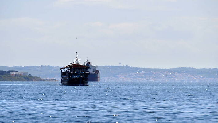 유럽 바다 여행 요트 교통시설 자연 항해 사람없음 목재 물 태양 여행객 탑 탐험 수확 골동품 흰색 도시 보트 역사 크루즈 그리스 복고 함선 해적 포트 네비게이션 그리스인 돛대 랜드마크 레가타 마케도니아 옛날 4K MOV 해외동영상 클립영상 자연요소 서양인 나무 건축물 나라 컬러 교통 농업 배_교통 재료 사람 도둑 시설 생태계 동영상 파일형식 남유럽