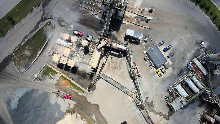 식물 산업 도로 교통시설 건설업 사람없음 건물 환경 탑 기계 장비 바위 업무 제조 컨테이너 아스팔트 천 언덕 시멘트 수납 짐차 무거움 섞기 4K MOV 해외동영상 클립영상 건축물 길 교통 자동차 돌_바위 직물 작업 무게 시설 동영상 파일형식