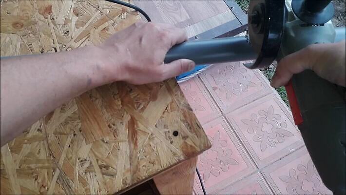 손 산업 모션 건설업 사람없음 야외 장비 업무 작업장 땅 자르기 시멘트 그라인더 작업도구 튜브 배수구 수도교 콘크리트 하수 성인만 MP4 해외동영상 클립영상 신체부위 물 도구 다리_건축물 작업 동영상 커피용품 파일형식