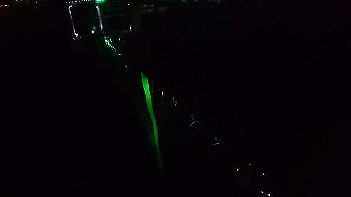 유럽 아시아 바다 여행 건축양식 전등 조명 한국 동양인 풍경 사람없음 건물 물 도시풍경 반사 여행객 탑 항구 고층빌딩 새벽 도시 만 보트 도심 야간 저녁 장면 스카이라인 석호 빛망울 랜드마크 4K MOV 해외동영상 클립영상 자연요소 건축물 건축 나라 배_교통 교통시설 사람 인종 빌딩 빛 동영상 파일형식