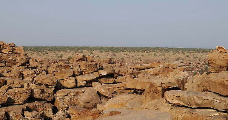 모양 디자인 컬러 조각 과학 백그라운드 패턴 자연 산 사람없음 장식 갈색 금속 수확 거친 동굴 크리스탈 광석 보석 철 발굴 달빛 언덕 질감 꼬리 날것 대리석 다이아몬드 치수 깊이 지질학 호러 화강암 니켈 4K MOV 해외동영상 클립영상 교육 무늬 농업 재료 재질 달 암석 원소 생태계 공포 동영상 파일형식