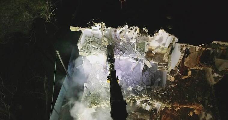 산업 건축양식 주택 건설업 안테나 사람없음 건물 손상 건설현장 기둥 작업 플랫 닫기 쓰레기 땅 충돌 불도저 굴착기 버리기 충격 애벌레 팔 공학 진행 격파 옛날 콘크리트 파멸 무너짐 4K MOV 해외동영상 클립영상 건축물 교육 건축 컨셉 통신 모션 신체부위 중장비 벌레 동영상 파일형식 소멸