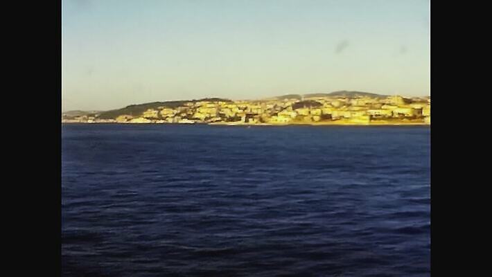 외관 유럽 아시아 바다 여행 건축양식 하늘 이스탄불 파노라마 사람없음 야외 건물 물 파란색 도시풍경 탑 수확 골동품 도시 거친 보트 역사 클래식 도서관 필름 향수 문서 복고 칠면조 구식 랜드마크 보관소 보스포루스 아마추어 옛날 4K MOV 튀르키예 해외동영상 클립영상 자연요소 건축물 교육 건축 나라 컬러 컨셉 농업 배_교통 조류 촬영기법 풍경 화장품 저장 동영상 파일형식