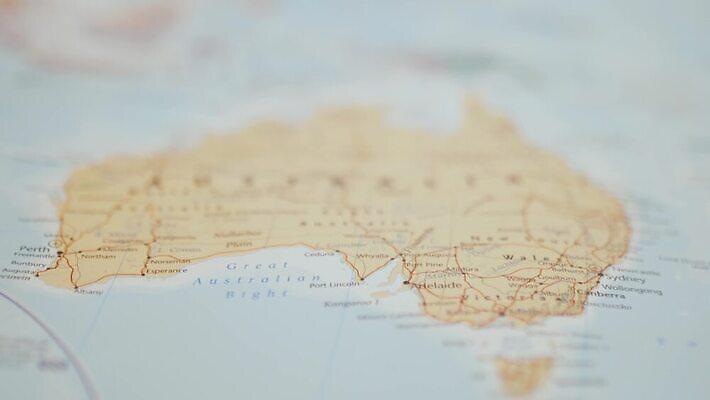 모양 실루엣 선 컬러 여행 지도 미술 사람없음 그래픽 파란색 컬러풀 세계 플랫 오세아니아 호주 땅 대륙 심플 윤곽 지역 포인트 동영상 남쪽 고립 공화국 엘리먼트 전국 지도책 지리 국경 4K MOV 해외동영상 클립영상 나라 문화예술 촬영기법 책 금융 방향 파일형식