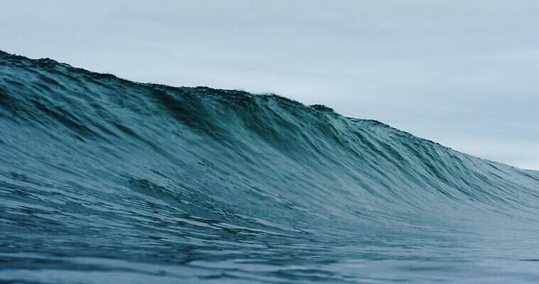 파도 자연 잉글랜드 사람없음 야외 물 파란색 흰색 콘월 4K MOV 해외동영상 클립영상 자연요소 바다 컬러 영국 생태계 동영상 파일형식