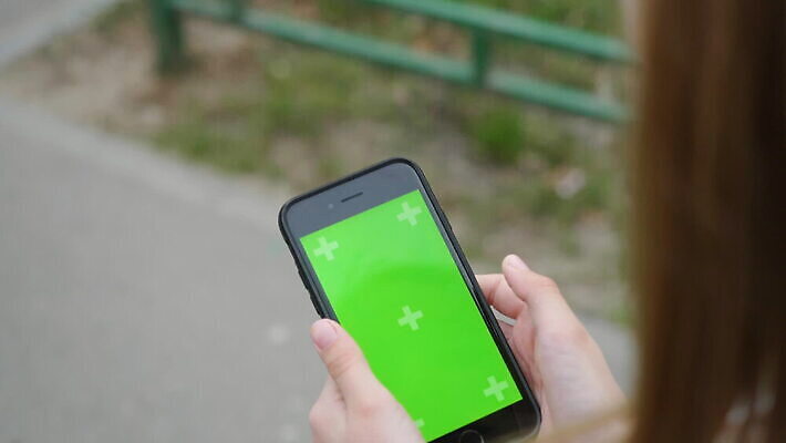 라이프스타일 손 여자 백그라운드 통신 손가락 놀이 모바일 거리 세포 사람 사람없음 야외 초록색 스마트폰 핸드폰 디지털 스크린 검은색 웹 터치 과학기술 게임 가리킴 타이핑 잡기 서핑 무선전화기 전화기 전자 보여주기 아이폰 터치스크린 프로그램 셀룰러 비어있는 MOV 해외동영상 클립영상 컬러 인터넷 모션 기술 손짓 생활 신체부위 전자제품 스마트기기 수상스포츠 동영상 파일형식