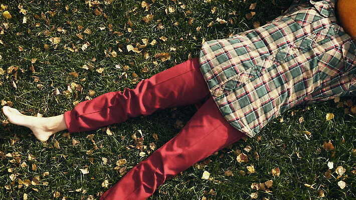 여자 얼굴 백그라운드 컨셉 채소 오렌지 자연 호박 휴가 휴식 생물 관리 가면 한명 사람 앉기 잔디 야외 머리 할로윈 가을 시골 등불 무서움 위치 크리스마스이브 호러 못생김 4K MOV 해외동영상 클립영상 식물 1 계절 감정 크리스마스 과일 모션 조명 신체부위 생태계 공포 동영상 파일형식