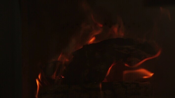 백그라운드 오렌지 자연 불 불꽃 주택 흑백 따뜻함 사람없음 목재 빛 어둠 수확 뜨거움 분위기 닫기 미끄럼틀 야간 난방기 난로 묘사 만족 벽난로 통나무 난방 내추럴 연소 생태학 MOV 해외동영상 클립영상 자연요소 나무 교육 감정 컨셉 농업 과일 재료 모션 촬영기법 건물 놀이기구 생태계 동영상 난방용품 파일형식