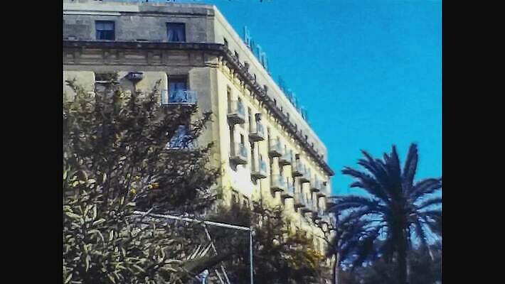 외관 바다 섬 여행 백그라운드 건축양식 하늘 사람없음 야외 건물 물 파란색 항구 수확 골동품 도시 만 거친 보트 역사 클래식 지중해 필름 영화 향수 문서 복고 랜드마크 몰타섬 보관소 아마추어 옛날 4K MOV 해외동영상 클립영상 자연요소 건축물 건축 컬러 컨셉 농업 배_교통 교통시설 문화예술 화장품 저장 몰타 동영상 파일형식