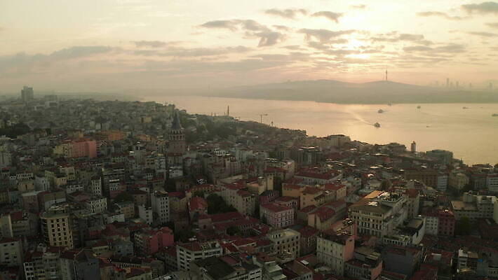유럽 문화 여행 건축양식 하늘 이스탄불 뿔 안테나 사람없음 건물 도시풍경 여행객 탑 도시 역사 황금 스카이라인 칠면조 항공촬영 랜드마크 옛날 조감도 콘스탄티노플 4K 설정숏 MOV 튀르키예 해외동영상 클립영상 건축물 건축 나라 아시아 뷰포인트 통신 조류 촬영기법 사람 풍경 동영상 파일형식
