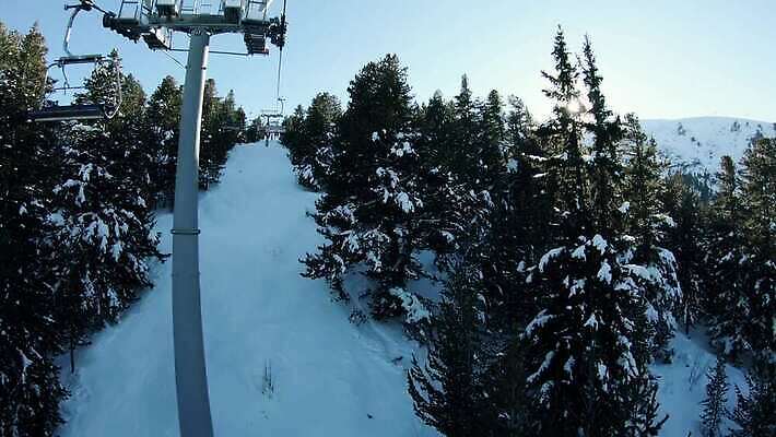 나무 스포츠 백그라운드 겨울 벤치 의자 교통시설 자국 자연 하늘 날씨 스키 산 풍경 경사 사람없음 야외 빛 햇빛 태양 일출 추위 소나무 스노우보드 숲 엘리베이터 언덕 휴양지 리프트 스키선수 스노우보더 절정 1인칭시점 4K 반스코 MP4 해외동영상 클립영상 자연요소 식물 시선 계절 가구 교통 겨울스포츠 운동선수 노을 장소 보드_스포츠 시설 생태계 동영상 불가리아 파일형식