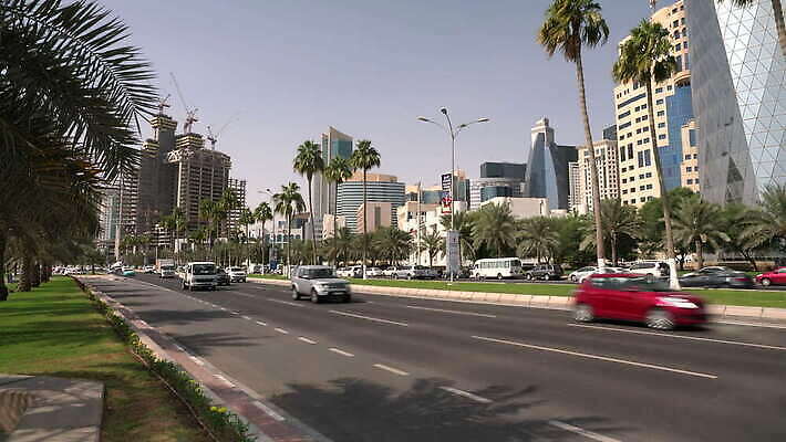 전통 문화 바다 여행 비즈니스 건축양식 사람없음 건물 탑 항구 고층빌딩 도시 만 역사 재산 도심 중앙 아라비아 포트 카타르 동쪽 스카이라인 랜드마크 수도권 아랍어 4K MOV 해외동영상 클립영상 건축물 건축 중동 교통시설 빌딩 금융 방향 지역 동영상 파일형식