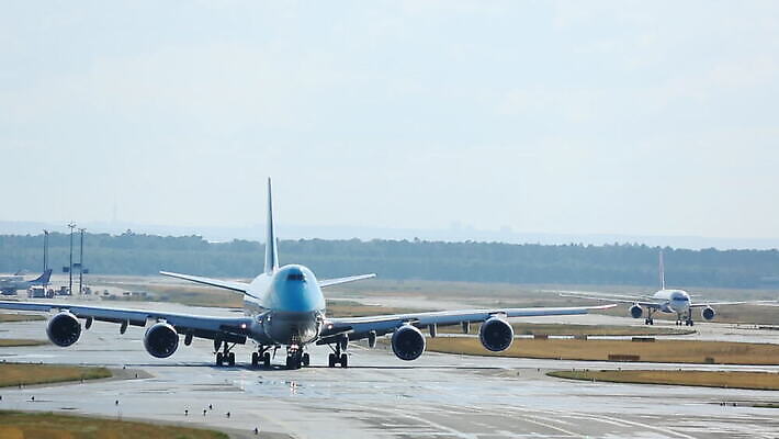 유럽 여행 비즈니스 교통시설 비행기 한국 독일 사람없음 반사 화물 공항 항공 회전 상업 제트기 승객 엔진 우주산업 인천 대패 되감기 인천국제공항 착륙 프랑크푸르트 항공사 유도로 MOV 해외동영상 클립영상 나라 산업 아시아 교통 항공교통 대중교통 우주 운송업 도시 시설 동영상 파일형식