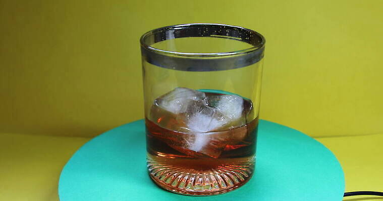 라이프스타일 안경 음료 유리 주류 실내 사람없음 목재 갈색 파티 추위 수확 마시기 알코올 칵테일 바 액체 황금 클래식 우아함 야간 만취 오브젝트 클럽 싱글 알코올중독 버번 브랜디 섞기 위스키 코냑 화상 스타일 스코틀랜드 4K MOV 해외동영상 클립영상 자연요소 나무 잡화 컬러 컨셉 농업 재료 모션 재질 영국 이벤트 내부 생활 와인 상처 동영상 중독 술취함 파일형식